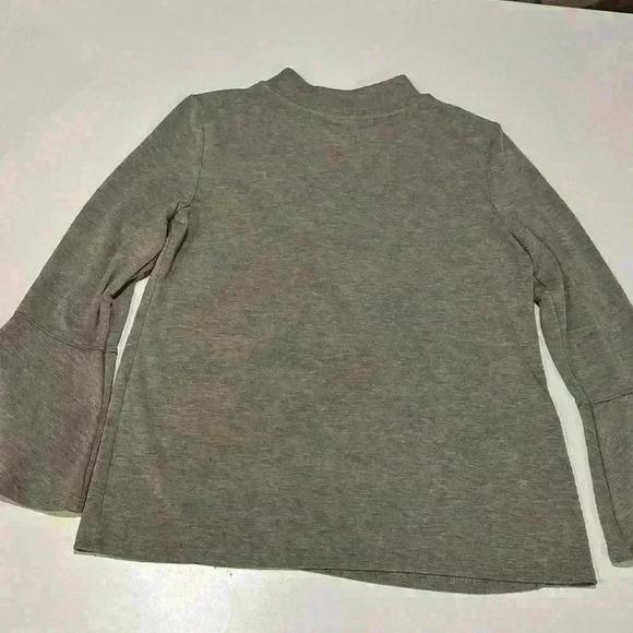 Weekends by Chico Bell Sleeve Knit Top Size 6 (Chico’s Size 0) - Picture 2 of 3